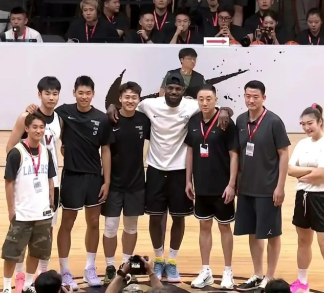 src, src, 两人随后一 src, src, 两人随后一